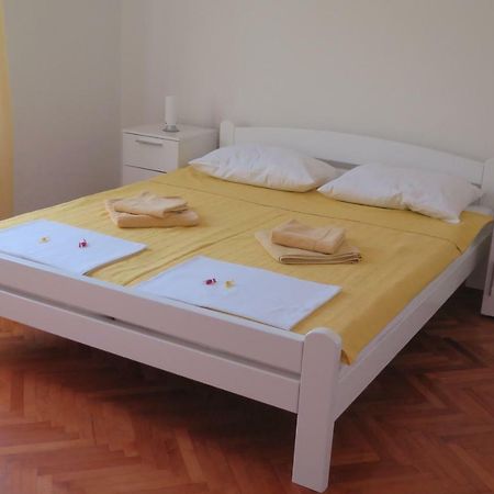 Lumbrela Apartments Starigrad Paklenica Exterior photo