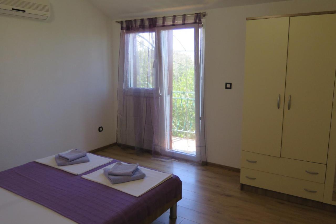 Lumbrela Apartments Starigrad Paklenica Exterior photo