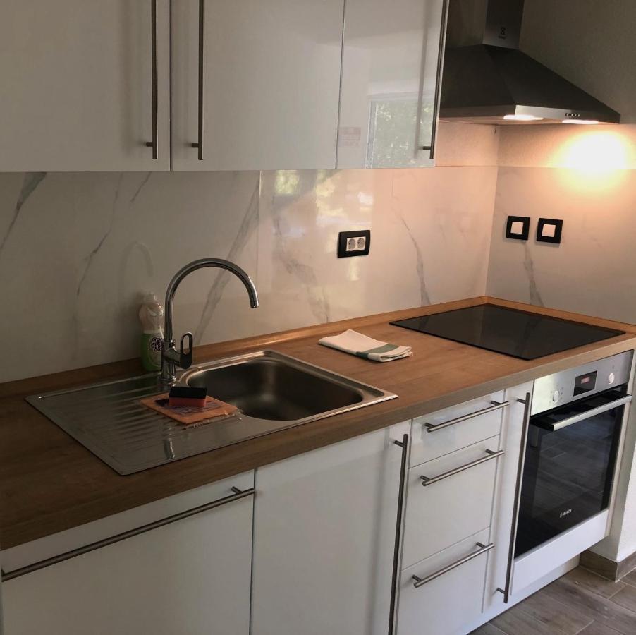 Lumbrela Apartments Starigrad Paklenica Exterior photo