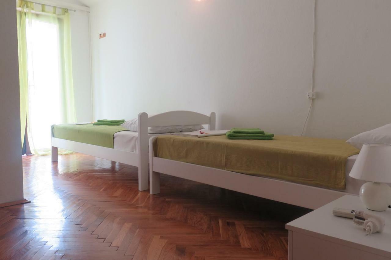 Lumbrela Apartments Starigrad Paklenica Exterior photo