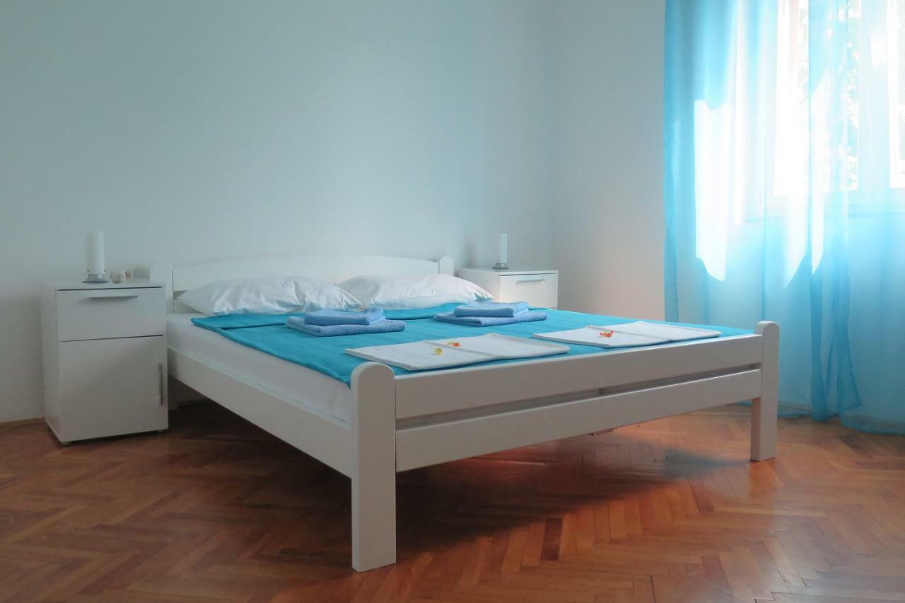 Lumbrela Apartments Starigrad Paklenica Exterior photo