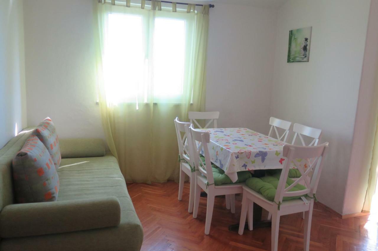 Lumbrela Apartments Starigrad Paklenica Exterior photo