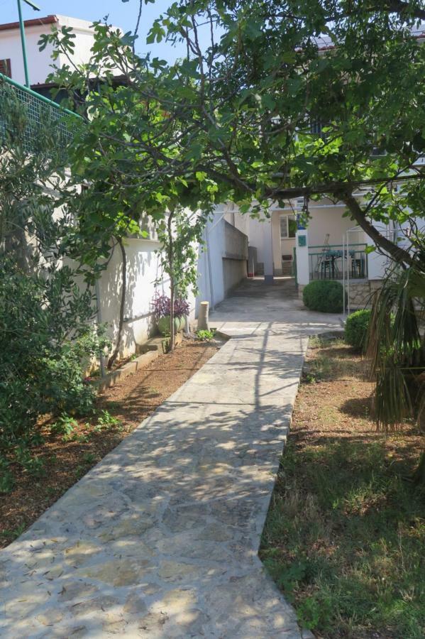 Lumbrela Apartments Starigrad Paklenica Exterior photo