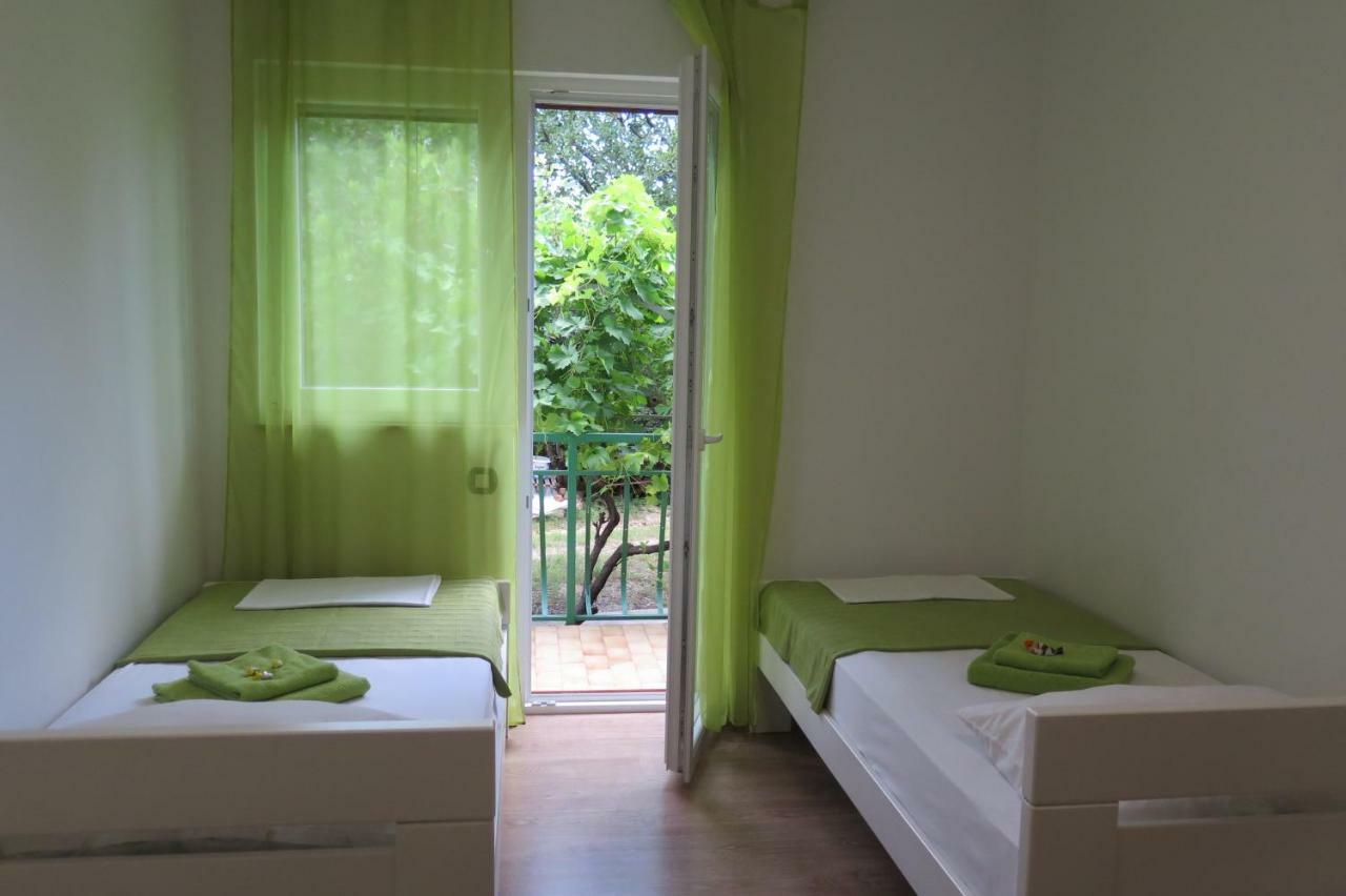 Lumbrela Apartments Starigrad Paklenica Exterior photo