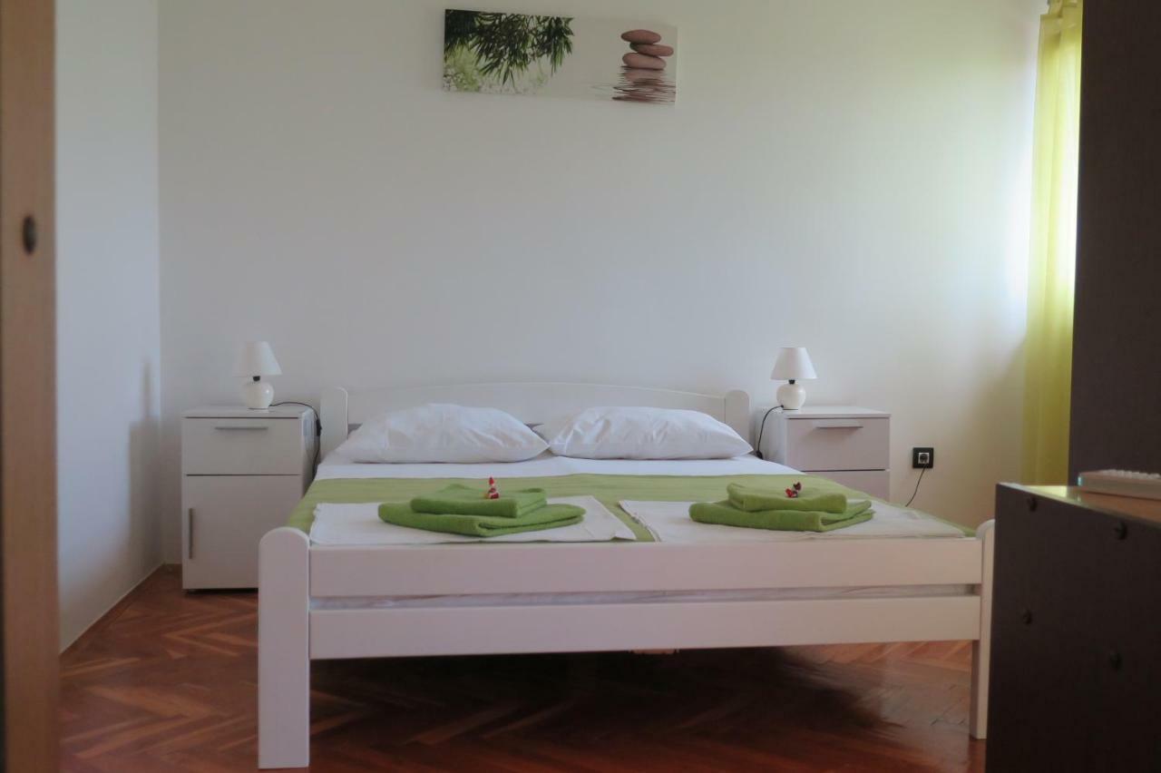 Lumbrela Apartments Starigrad Paklenica Exterior photo
