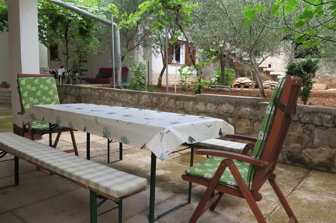 Lumbrela Apartments Starigrad Paklenica Exterior photo
