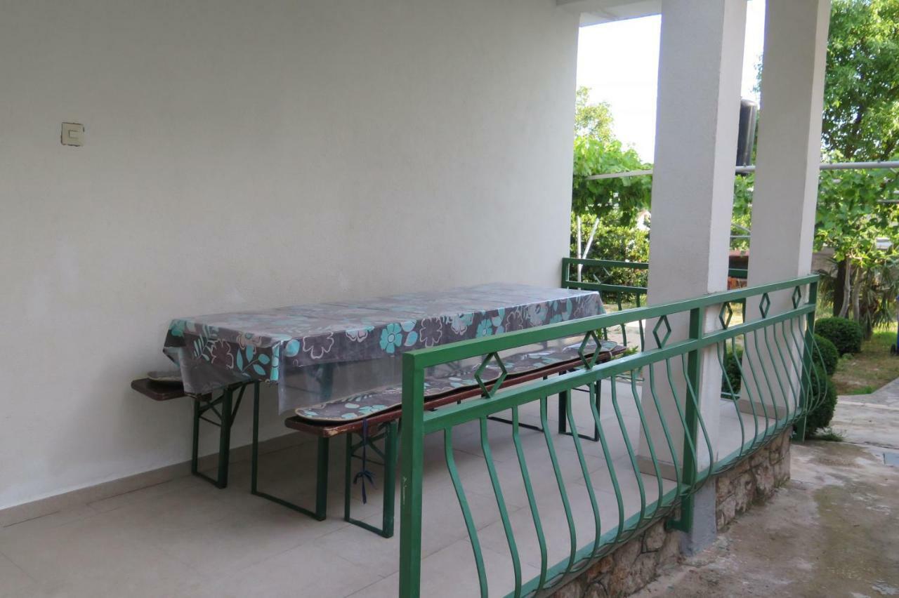 Lumbrela Apartments Starigrad Paklenica Exterior photo